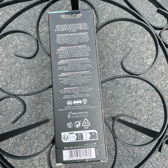 💄Revolution x Batman Harley Quinn and Poison Ivy Eyeliner Duo - Picture 7 of 7